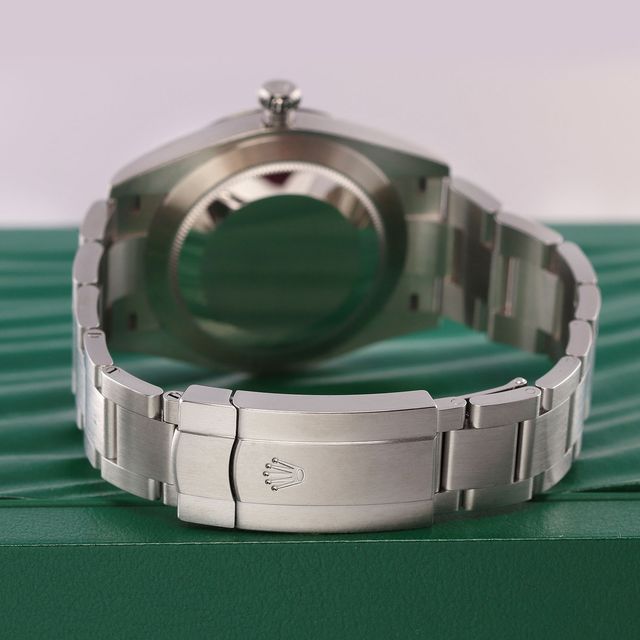 Rolex Oyster Perpetual 124300 Image 4